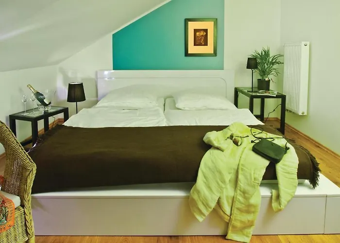 Lovely In With Kitchenette *